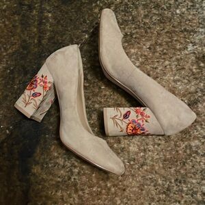Restricted Floral Heel